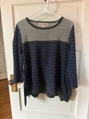Philosophy Cashmere Gray Sweater with Navy Trim size Large